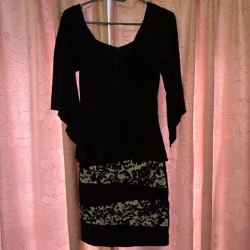 블랙 플레어 슬리브 무릎 기장 원피스