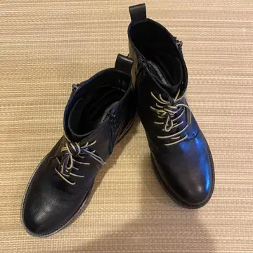 블랙 가죽 부츠 지퍼 포함