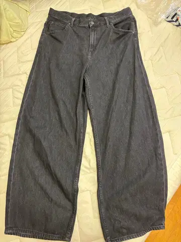 UNIQLO 배기 커브 진즈 32inch 다크 그레이