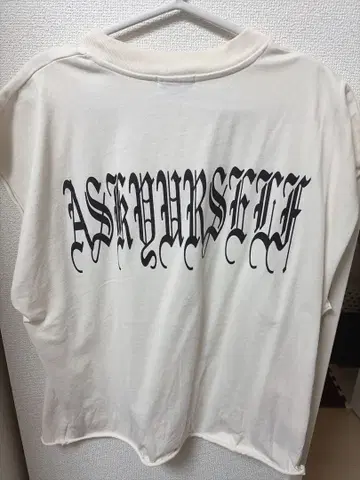 ASKYOURSELF 슬리브리스 셔츠