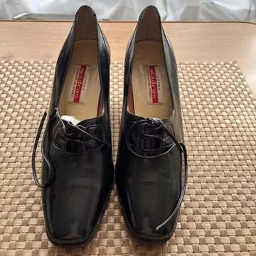 블랙 가죽 스트레이트 팁 펌프스 중간 힐 마드라스 23cm