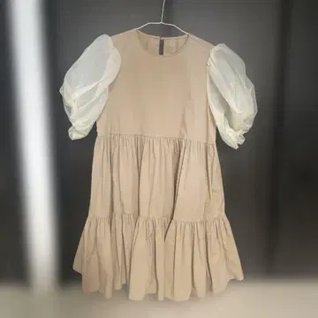 에이미 이스트 월 퍼프 슬리브 원피스