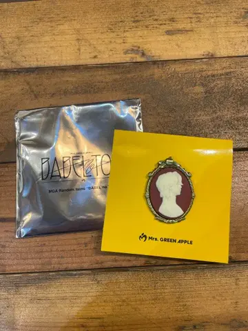 Mrs. GREEN APPLE 핀 배지 카메오