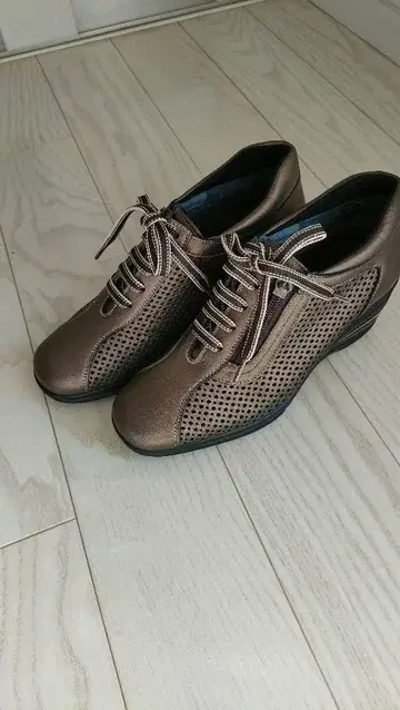 SALON DE GRES 브라운 메쉬 펌프스 21.5cm