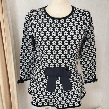 슈퍼 뷰티 새상품급 페플럼 꽃무늬 긴팔 니트 허리 리본 포함 프릴