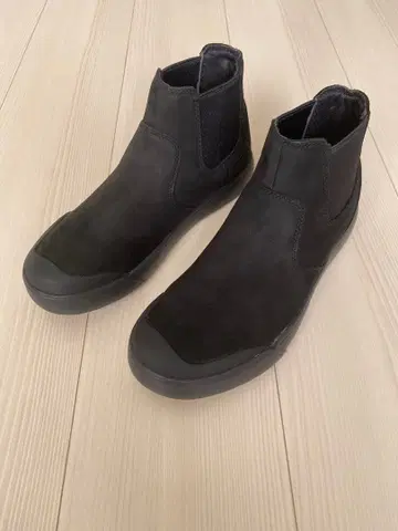 KEEN 블랙 사이드 고어 부츠