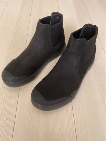 KEEN 블랙 사이드 고어 부츠