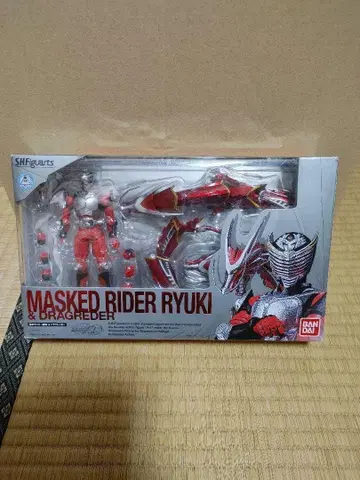 SH 피규아트 가면라이더 류우키 & 드라그레더