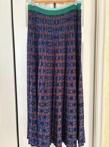 뮤베 플리츠 스커트