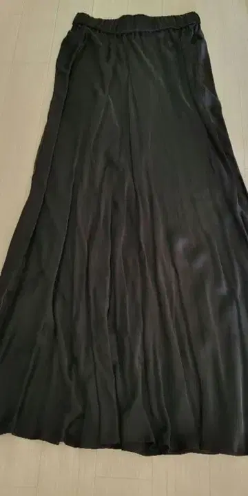 두지엠 클라세 실크 100% 블랙 스커트 허리밴딩 미사용품