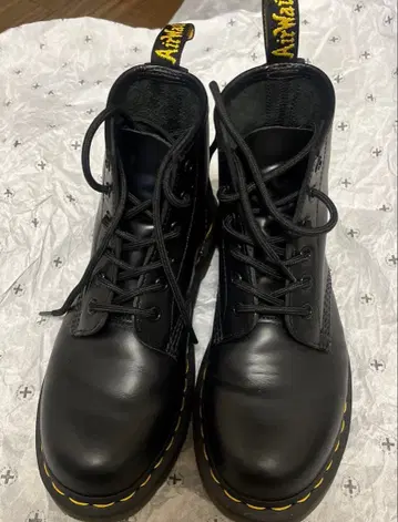 Dr. Martens 6홀 블랙