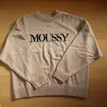 MOUSSY 로고 긴팔 니트 스웨터 베이지