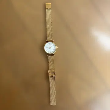 FOSSIL 골드 메쉬 밴딩 시계