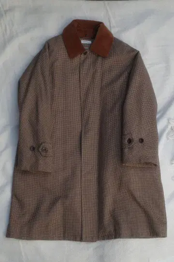 브라운 계열 체크 스텐카라 코트