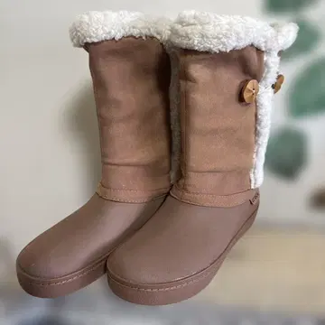 crocs 퍼 달린 브라운 부츠