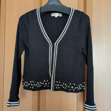 비즈 장식 블랙 긴팔 가디건