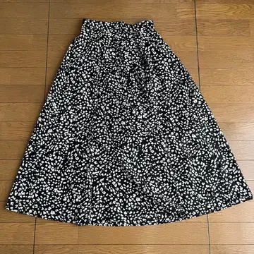 ViS 플레어 스커트 화이트 블랙 도트 무늬
