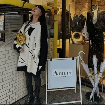 AMERI VINTAGE ABSTRUCT WOMAN PAINT KNIT