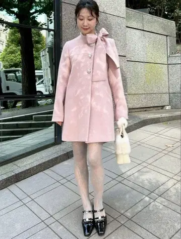 새상품 완판템 릴리 브라운 A라인 비쥬 리본 코트