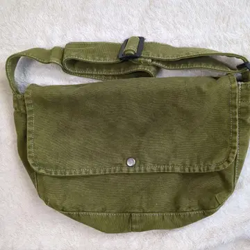 올리브 그린 메신저 백 캔버스