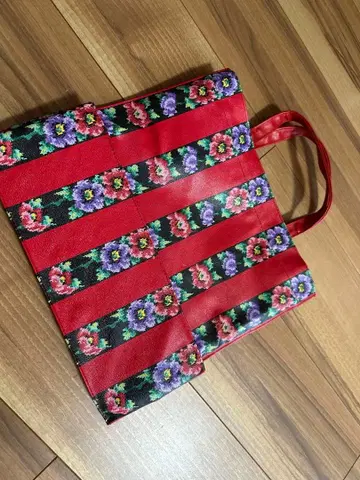 새상품 페이러 꽃무늬 토트백 빨검 스트라이프
