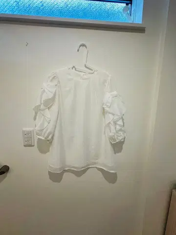 Apuweiser-riche 프릴 소매 블라우스 사이즈 1