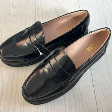 새상품 PEDAL PUSHER 로퍼