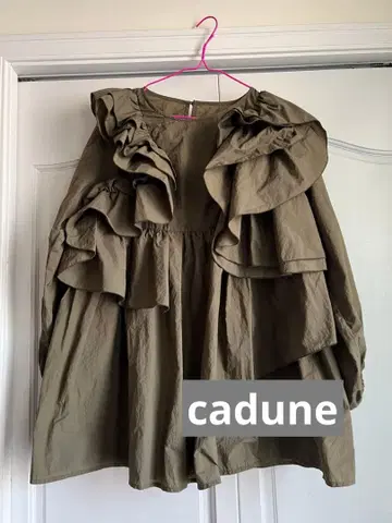 cadune 카키 프릴 상의 38