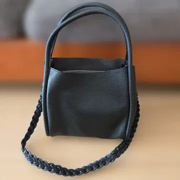 유나이티드 애로우즈 EMMEL REFINES 블랙 숄더백