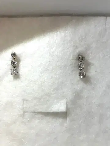 새상품급 QVC 실버 925 큐빅 지르코니아 3연 스톤 귀찌