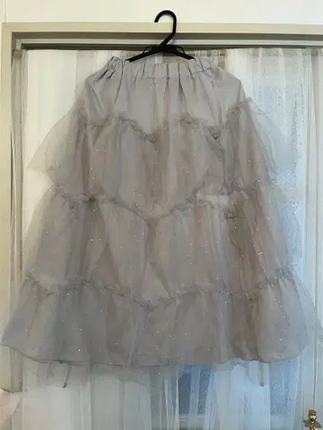 evelyn 그레이 프릴 라메 스커트