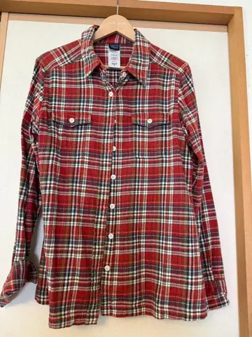 체크 무늬 긴팔 셔츠 빨간색 계열