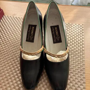 블랙 가죽 스트랩 힐 23cm