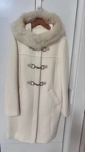 아이보리 더플 코트 퍼 포함