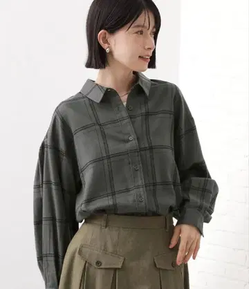 안에 넣은 듯 연출 가능한 체크 셔츠