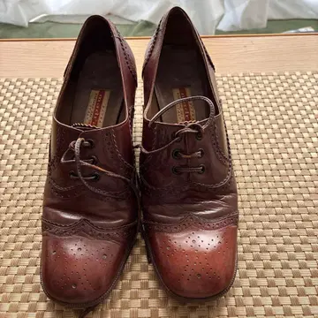 브라운 레이스업 펌프스 중간 힐 마드라스 23cm