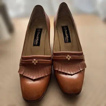 Beverly Hills 프린지 브라운 하이힐