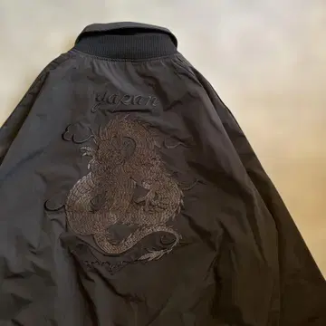 정가: 11,880엔 Casper John 블랙 드래곤 자수 스카잔