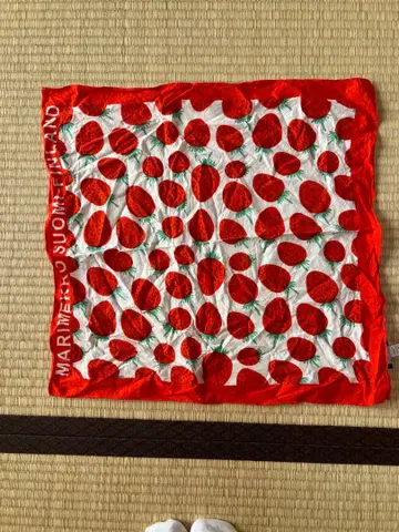 마리메꼬 이치고 패턴 스카프