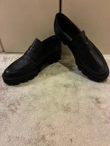 새상품급 Odette e odile 트랙 밑창 코인 로퍼 블랙 25