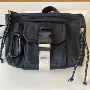 A.P.C TREK 바디백 [ 새상품급 ]