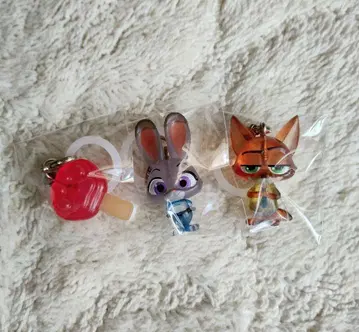 주토피아 가챠가챠 메지루시 액세서리 주디 닉 아이스