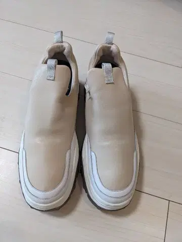 베이지 슬립온 합성 피혁 Yuko imanishi