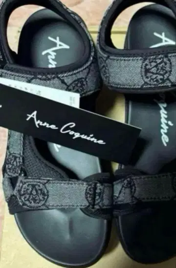 미사용 새상품 앙코키누 모노그램 데님 통굽 스트랩 샌들 (신 샌들)