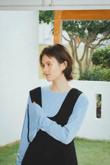 PINUE 개더 슬리브 롱 T