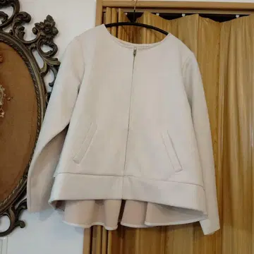 베이지 노카라 자켓 플레어 밑단