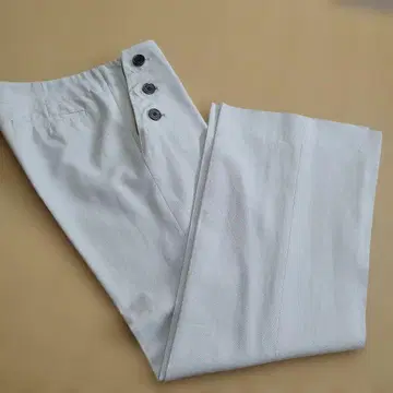 화이트 버튼 슬랙스