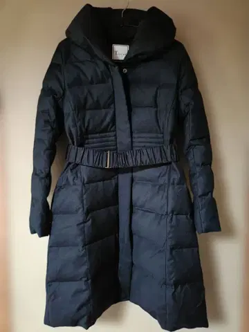 티아라 다운 코트 블랙