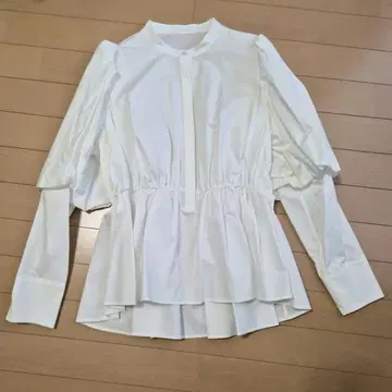 stina closet 화이트 프릴 개더 셔츠