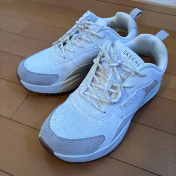 SKECHERS 화이트 스니커즈